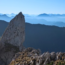 Pinnacle with the western mountain ranges